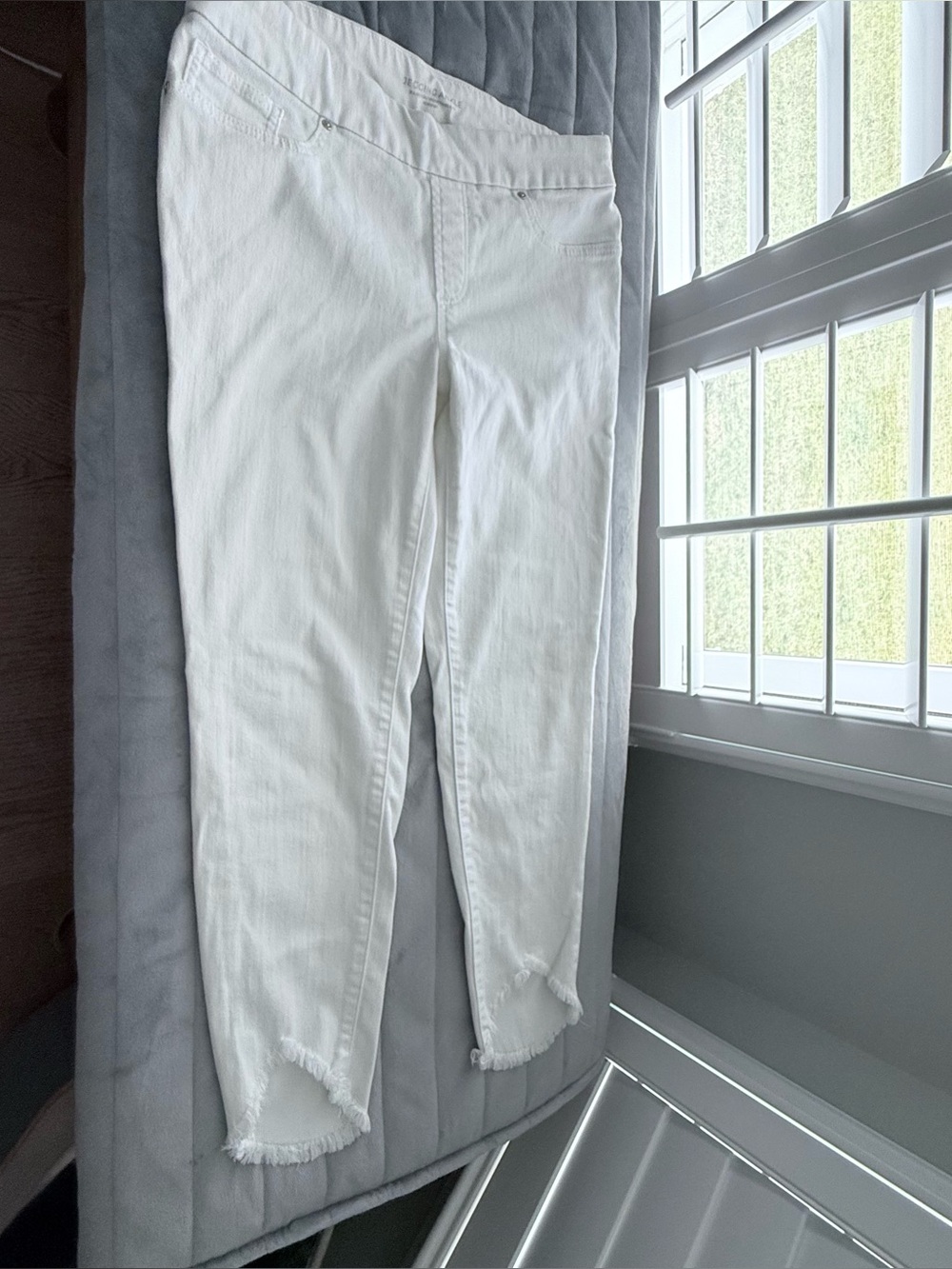 White Frayed Hem Women’s Jegging